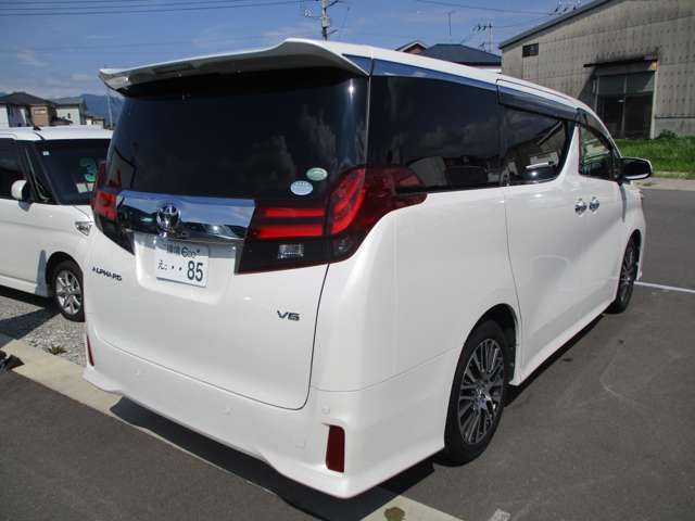 Toyota Alphard 6