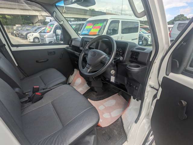 Daihatsu Hijet Cargo 12