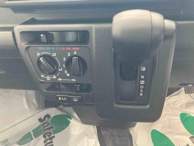 Daihatsu Hijet Cargo 11