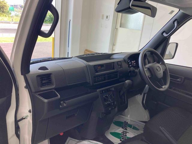 Daihatsu Hijet Cargo 12