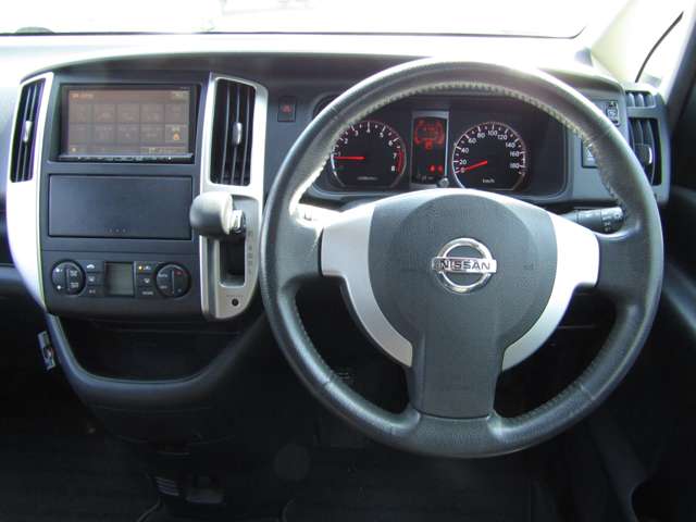 Nissan Serena 5