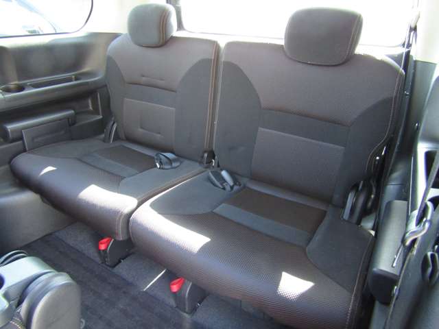 Nissan Serena 8