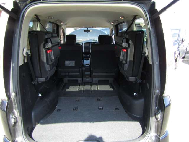 Nissan Serena 10