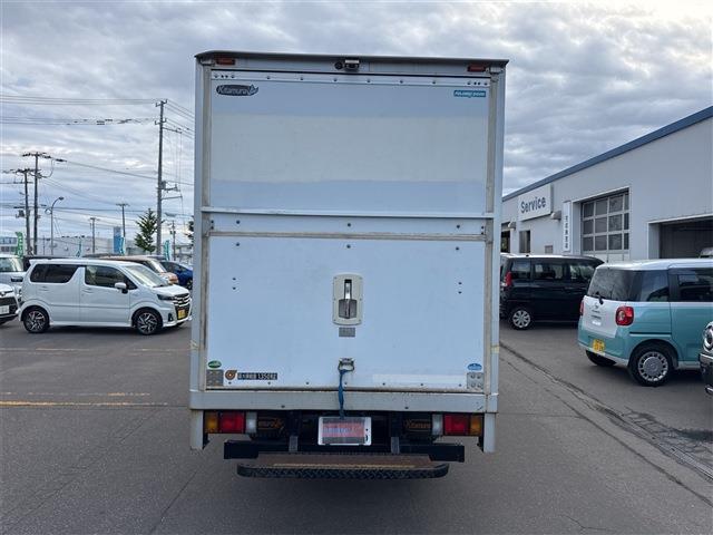 Isuzu Elf 8