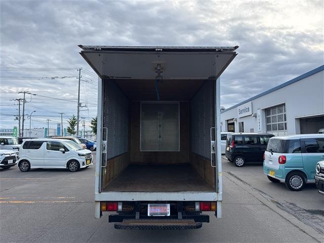 Isuzu Elf 10