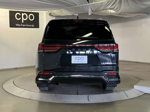 Lexus LX 11