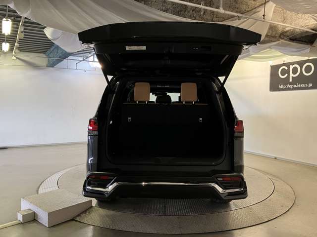 Lexus LX 12