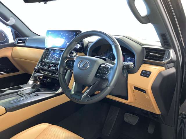 Lexus LX 4