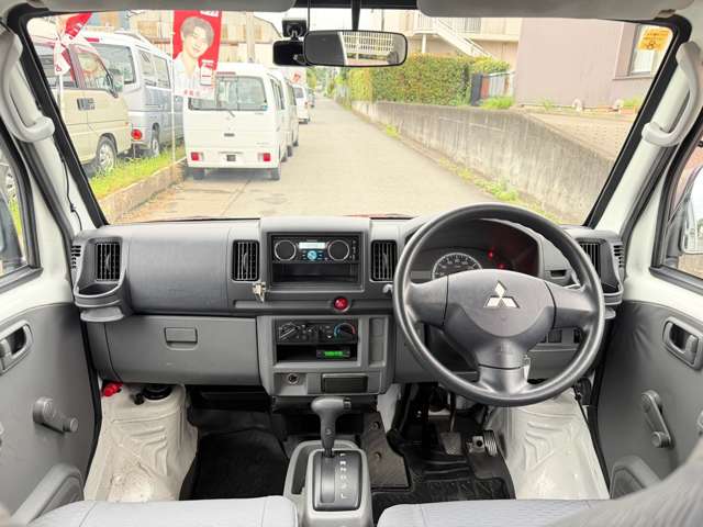 Mitsubishi Minicab Van 9