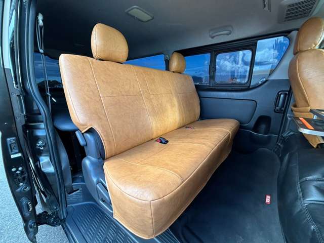 Toyota Hiace Van 11
