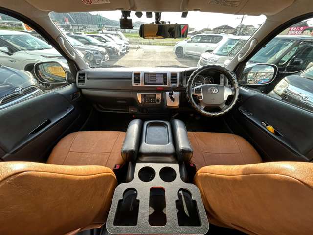 Toyota Hiace Van 2