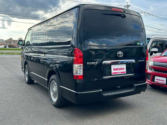 Toyota Hiace Van 4