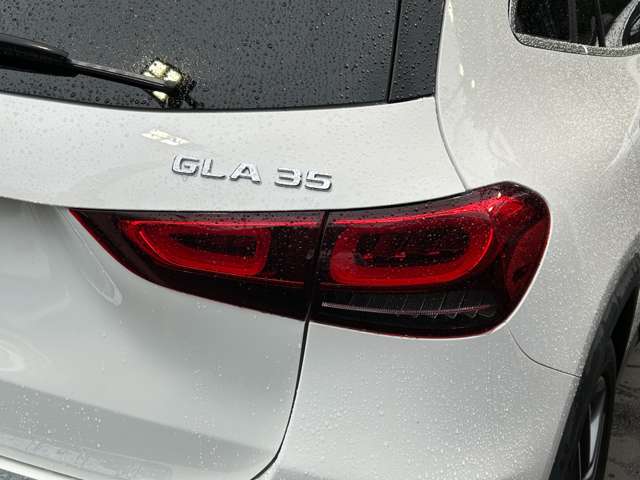 Mercedes-Benz GLA-Class 11