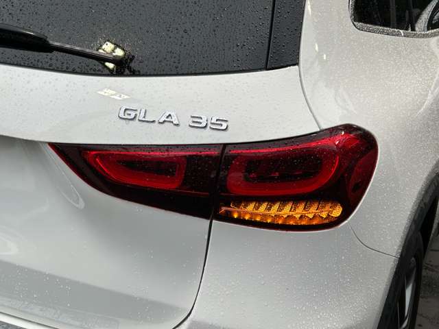 Mercedes-Benz GLA-Class 12