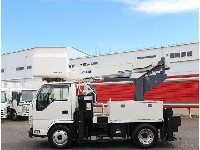 Isuzu Elf 12