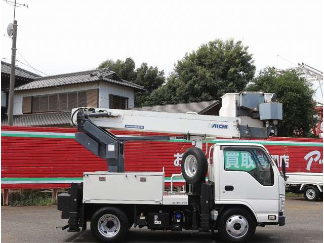 Isuzu Elf 8