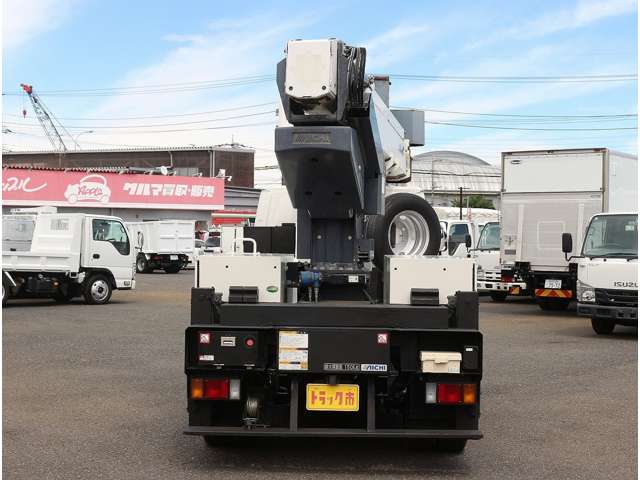 Isuzu Elf 10