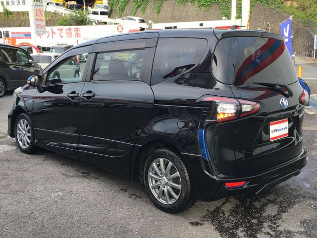 Toyota Sienta 11