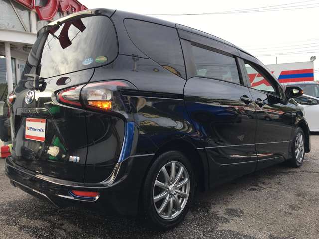 Toyota Sienta 8