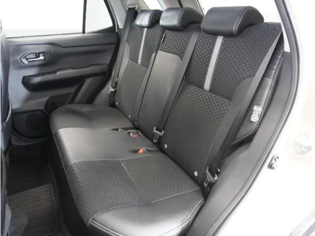 Daihatsu Rocky 12