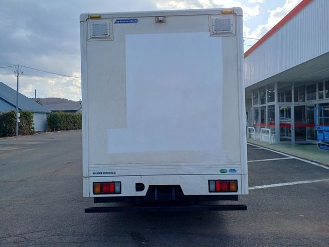 Isuzu Elf 6