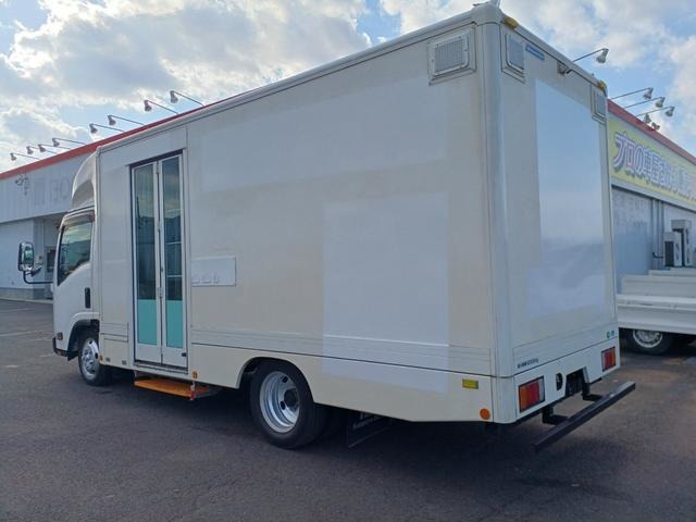 Isuzu Elf 7