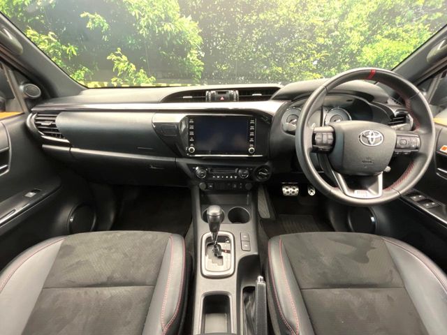 Toyota Hilux 2