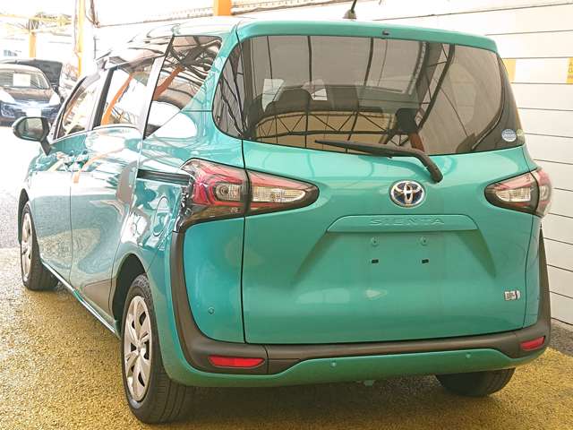Toyota Sienta 11