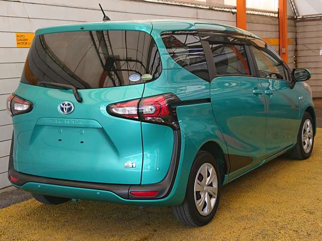 Toyota Sienta 10