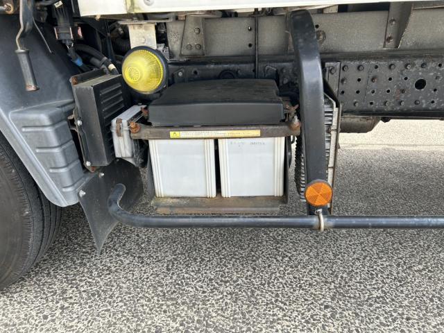 Mitsubishi Fuso Canter 9