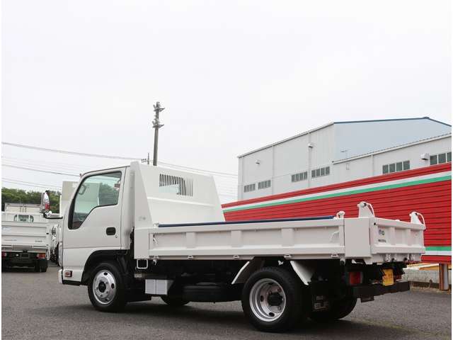 Isuzu Elf 12