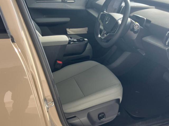 Volvo EX30Cross Country 12