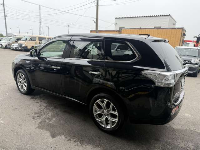 Mitsubishi Outlander PHEV 4