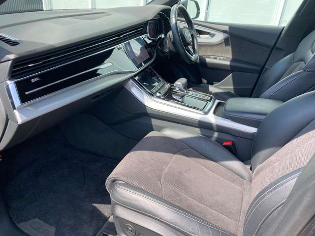 Audi Q8 11