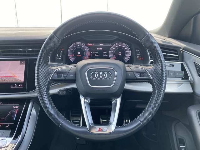 Audi Q8 8