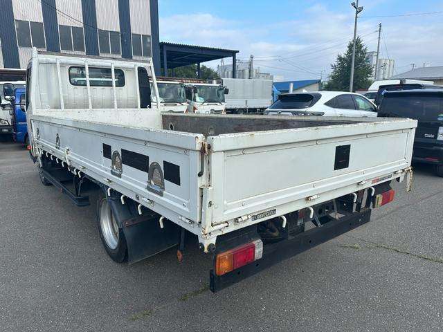 Hino Dutro 3