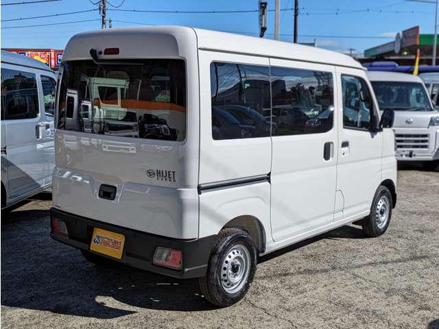 Daihatsu Hijet Cargo 8