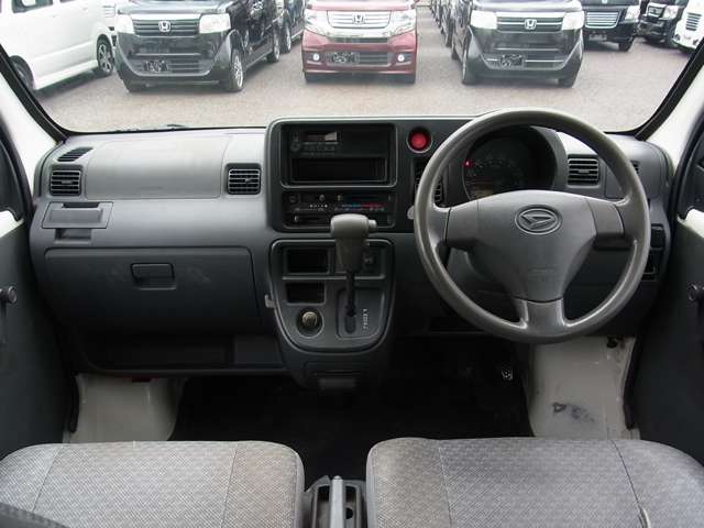 Daihatsu Hijet Cargo 12
