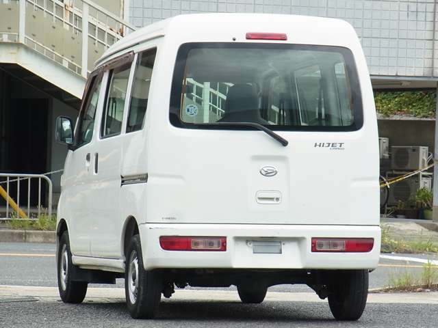 Daihatsu Hijet Cargo 6