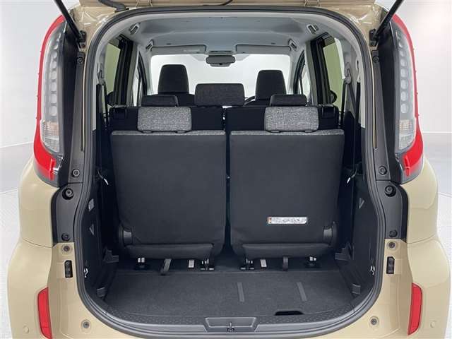 Toyota Sienta 12