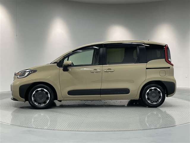 Toyota Sienta 10