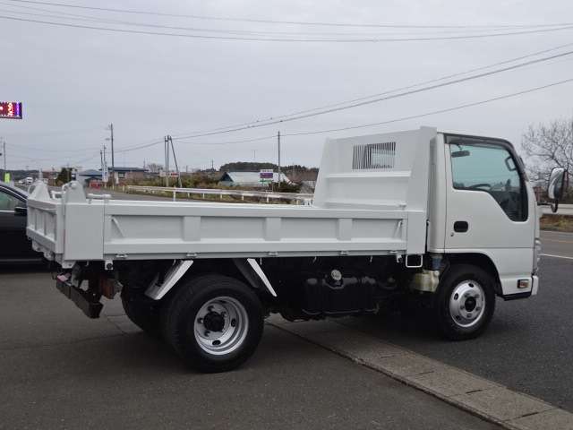 Isuzu Elf 7