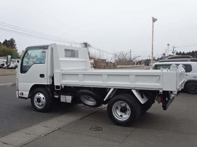 Isuzu Elf 8