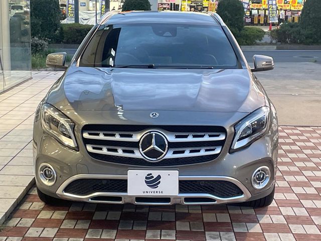 Mercedes-Benz GLA-Class 12