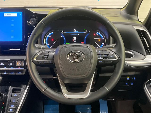 Toyota Voxy 11