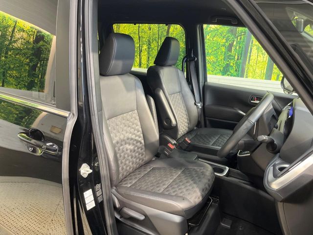 Toyota Voxy 8