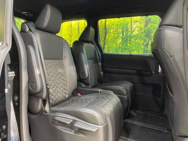 Toyota Voxy 9