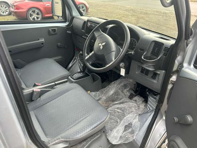 Mitsubishi Minicab Van 12
