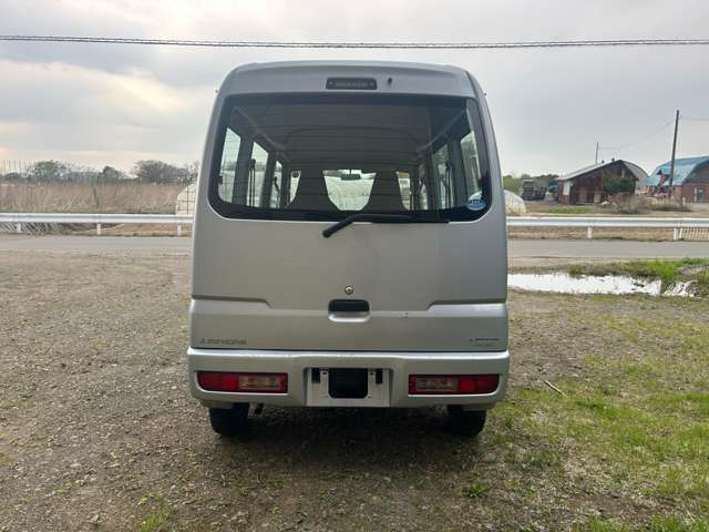 Mitsubishi Minicab Van 6