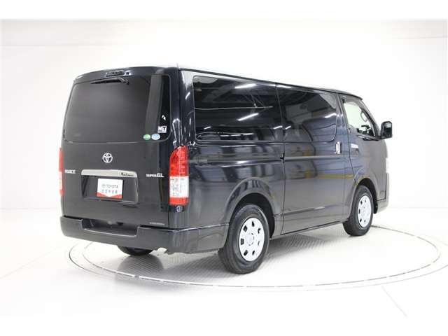 Toyota Hiace Van 4